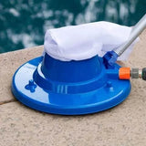 Détail aspiration feuilles piscine