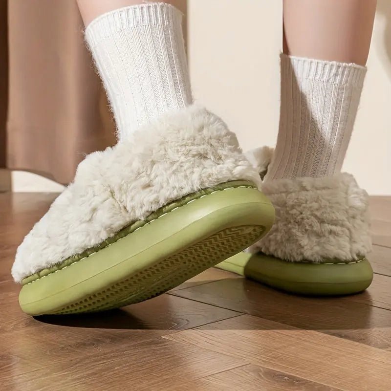 Chaussons Chauffants Micro-Ondables en Fausse Fourrure - Confort Optimal