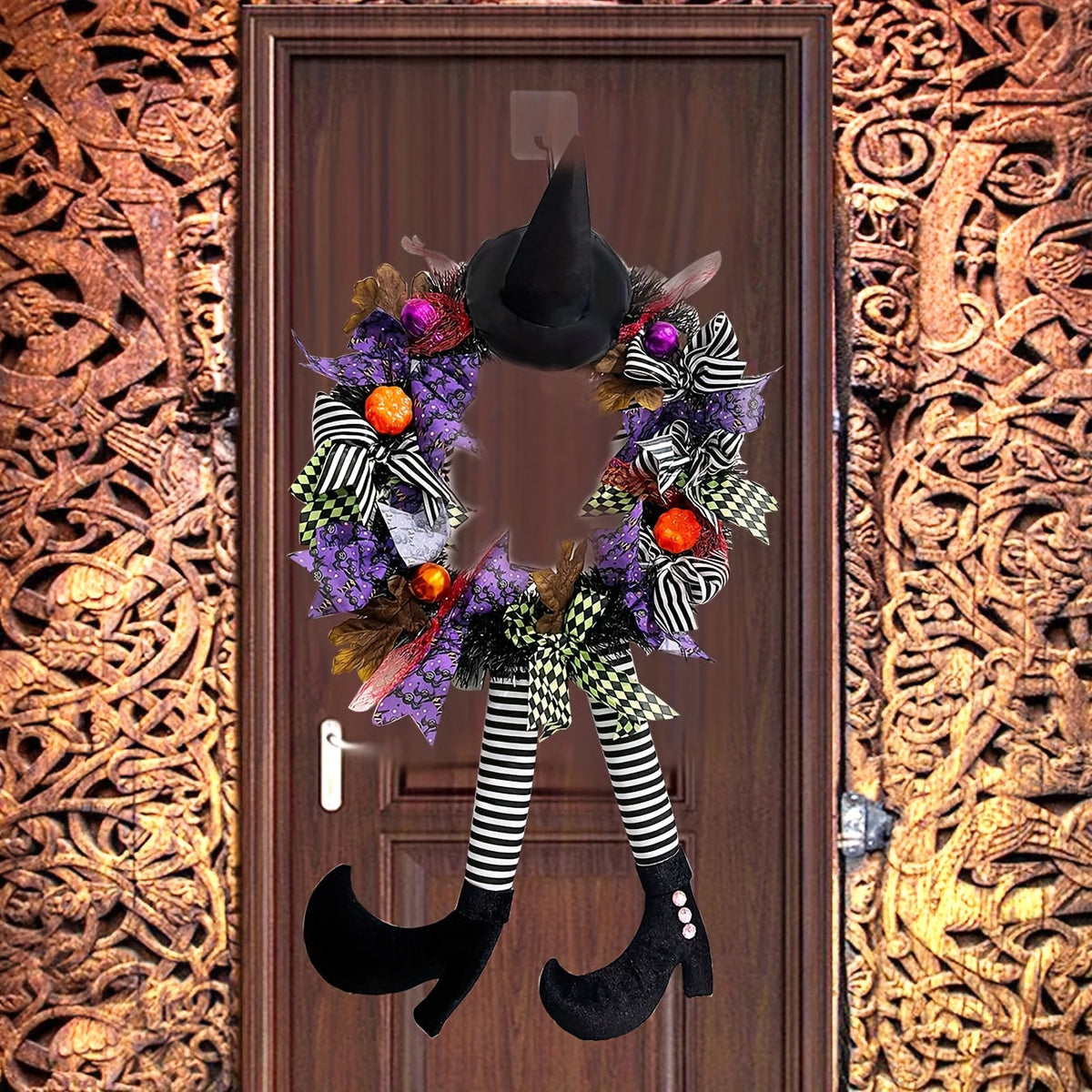 Couronne de porte Halloween - Décoration avec jambes de sorcière et accessoires festifs
