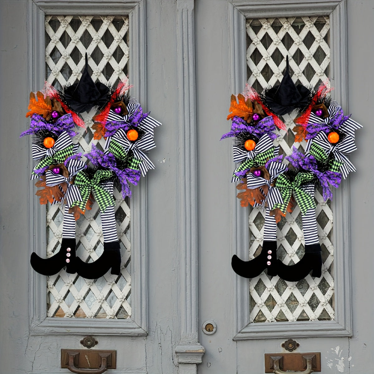 Couronne de porte Halloween - Décoration avec jambes de sorcière et accessoires festifs