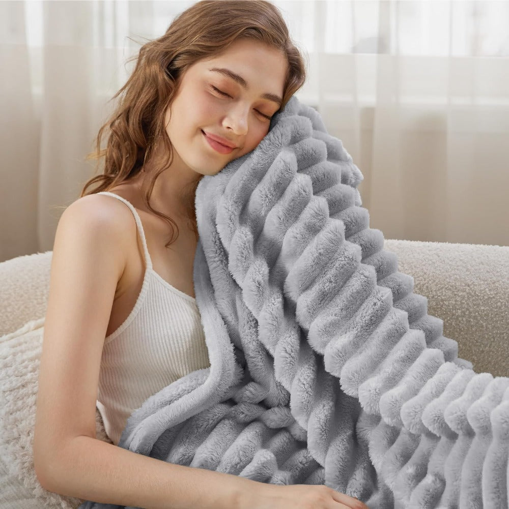 Couverture Rayée Moelleuse - Jeté Élégant pour Canapé et Lit