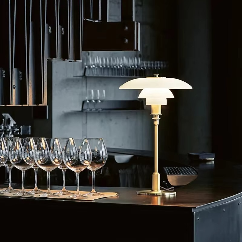 Lampada da Tavolo Moderna in Vetro - Illuminazione d'Ambiente Elegante