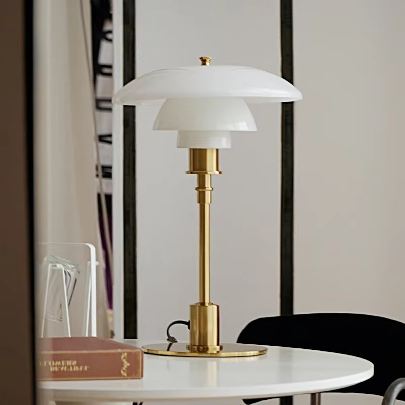 Lampada da Tavolo Moderna in Vetro - Illuminazione d'Ambiente Elegante