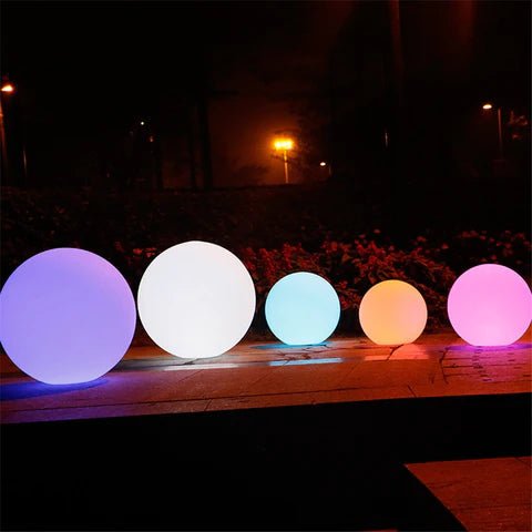 SphereBright - Lampada Sferica da Giardino Resistente alle Intemperie con Telecomando e 16 Colori